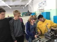 Школьники примерили на себя профессии