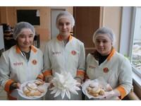 Школьников с ОВЗ учили печь творожные сочни