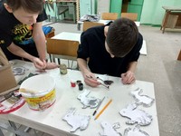 На уроке технологии изготовили новогодние подарки