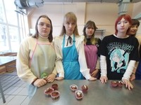 Испекли маффины и сконструировали елочку