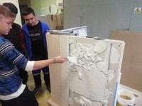 Школьники попробовали себя в профессии строителя