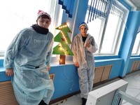 В завершение года напекли блинов и украсили елку