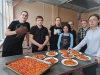 На уроках технологии школьники научились готовить пиццу