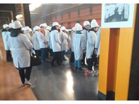 Для знакомства с заводом школьники приехали из центра Челябинска