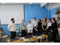 Девятиклассники смонтировали схемы освещения