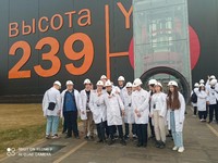 На экскурсии объединились студенты и школьники