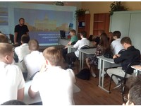Выпускники-сварщики узнали о поступлении в вуз