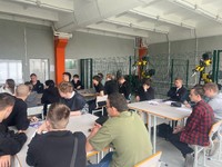 РАБОТАЮ НА ЗАВОДЕ И ГОРЖУСЬ ЭТИМ